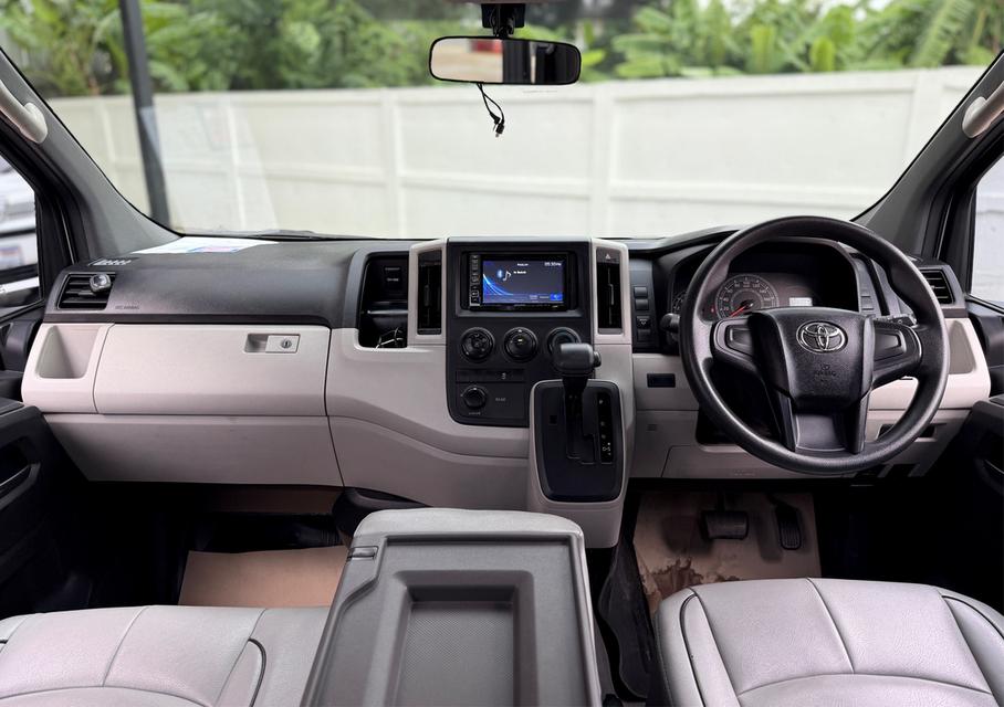 TOYOTA COMMUTER 2.8 2020   7