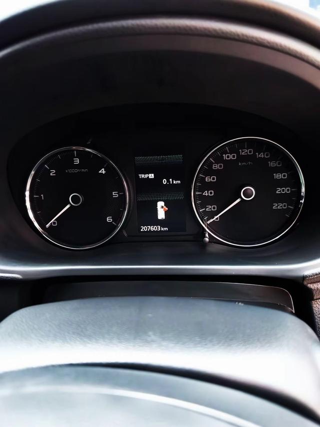 MITSUBISHI PAJERO 2.4 GT DIESEL 2WD 2018 12