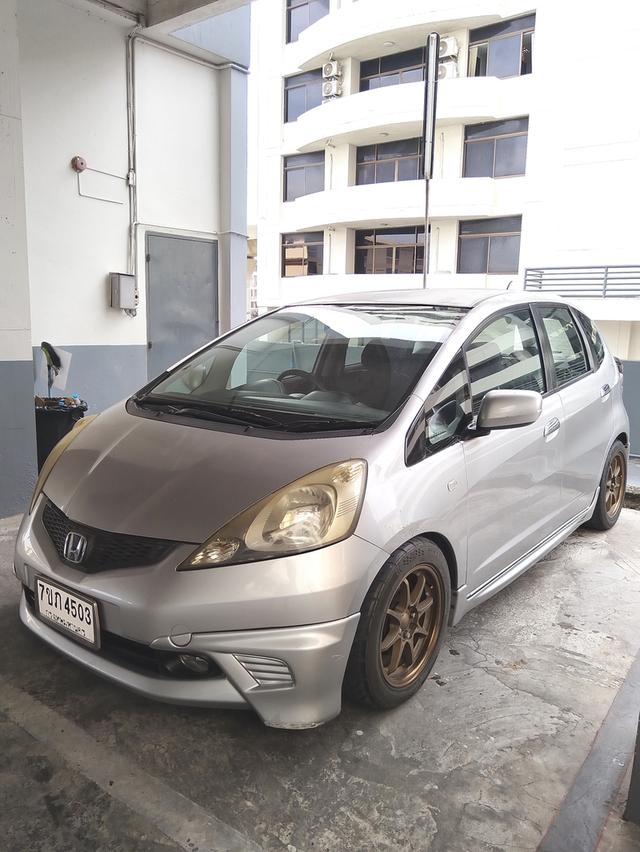 Honda Jazz 1.5V i-VTEC(ABS) AT ปี 2010 เครื่องเบนซิน เกียร์ออโต้ AT​ เลขไมล์  107,xxx Km.