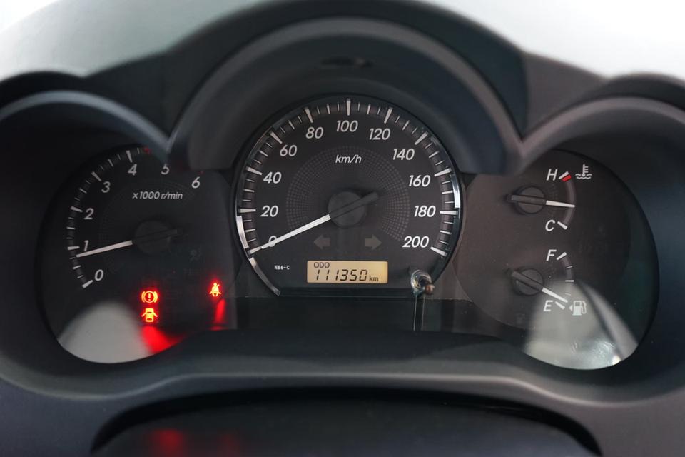 2015 TOYOTA VIGO 2.5E 9