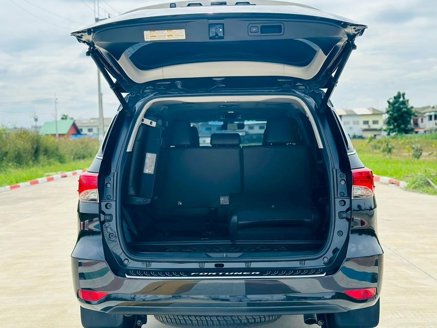 ขายด่วน! # TOYOTA FORTUNER 2.4V 2WD ปี 2019 สีดำ สภาพเยี่ยม ไมล์แท้ เช็คศูนย์ครบ รับประกันหลังการขาย 2 ปี หรือ 30,000 กม. 🚗 ราคา 769,000 บาท 💥 ออกร รูปที่ 8