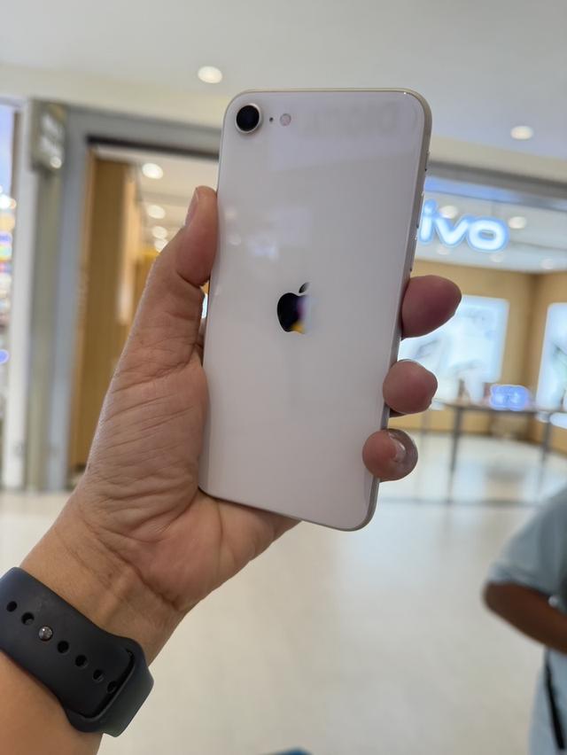 iPhone SE 3 64 GB สีขาว