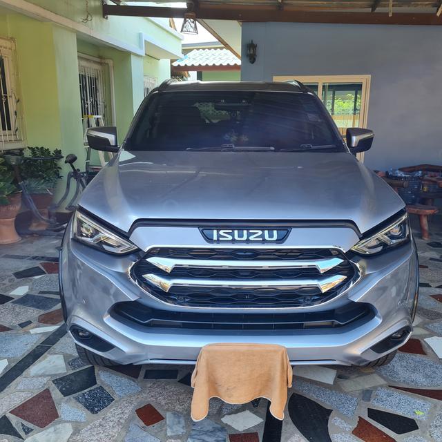 ISUZU Mu X 3.0 ULTIMATE 2 WD
