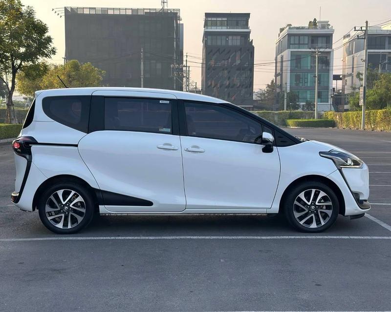 TOYOTA SIENTA 1.5 V เกียร์ Auto สีขาว ปี 2020 จด 2020 แท้  (ตัว Top สุดประตูสไลด์ไฟฟ้า 2 ข้าง) 6