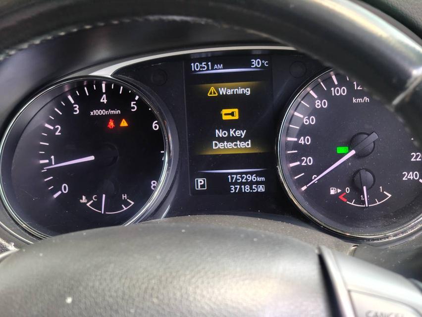 ์์์Nissan X-Trail 2.5V 4WD รุ่นท็อป 2015