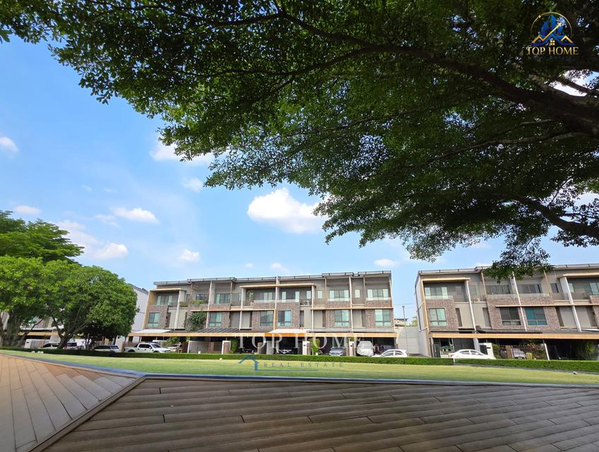 ขายด่วน  ทาวนฺโฮม 3 ชั้น  HI - END Style Modern หมู่บ้าน LANDMARK เอกมัย-รามอินทรา 2
