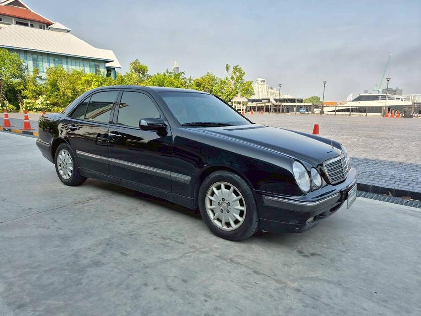 รถขาย Benz E240 W210 ปี 2001 สีดำ เลขไมล์น้อยมาก