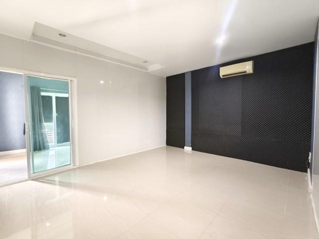 6นอน ARL บ้านทับช้าง 1.2 กม.ให้เช่าคฤหาสน์ บ้านเดี่ยว 2 ชั้น 92 ตร.วา. 302ตร.ม. วงแหวนพระราม9 พัฒนาการ 6