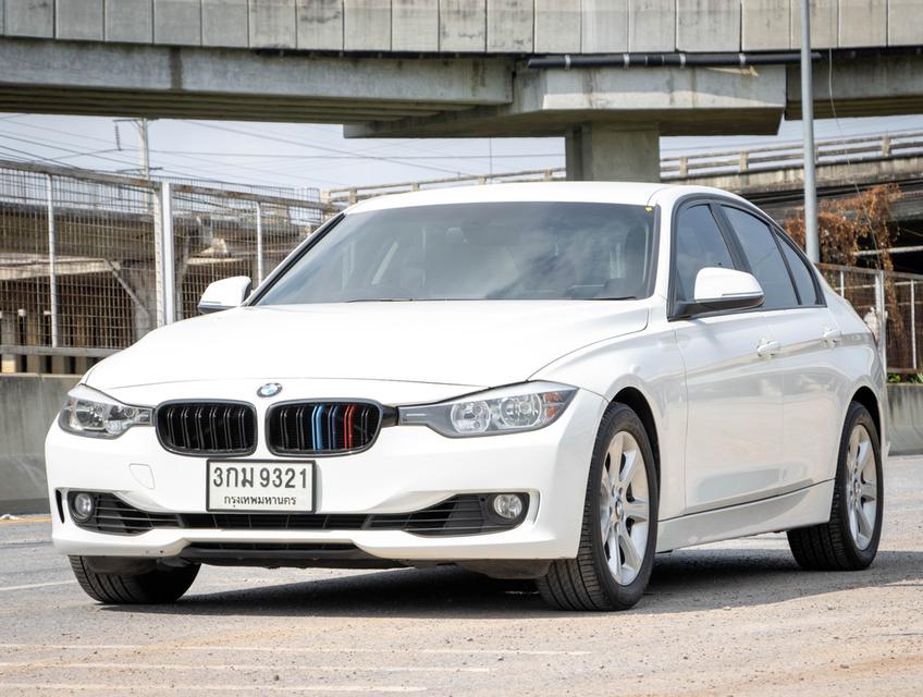 BMW 320i 2.0  F30 LUXURY ปี2014 สีขาว  3