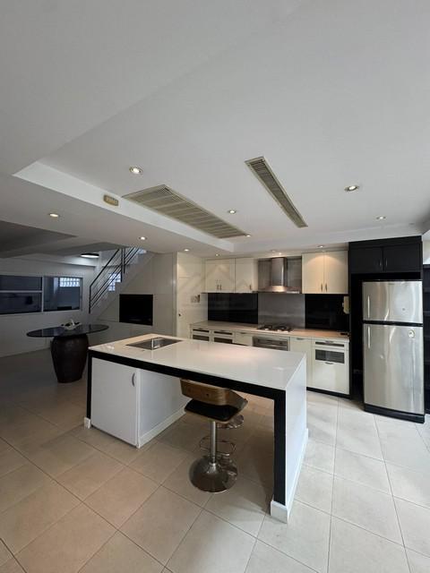 ขายอาคารพาณิชย์ 2 คูหา 6 ชั้น 600 ตร.ม. ถนนสุทธิสารวินิจฉัย ซอยพิบูลย์อุปถัมภ์ ใกล้ MRT สุทธิสาร 3