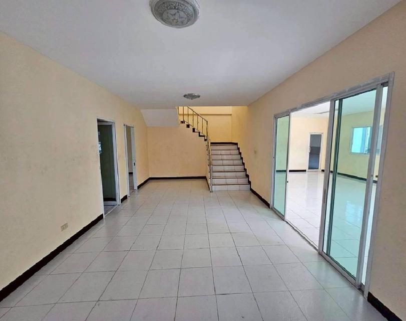 ให้เช่าโกดังพร้อมสำนักงาน พร้อมห้องพัก / พื้นที่ดิน 1 ไร่ / พื้นที่ใช้สอย 1000 ตารางเมตร / ทำเล กระทุ่มแบน / ซอยเทพกาญจนา 9