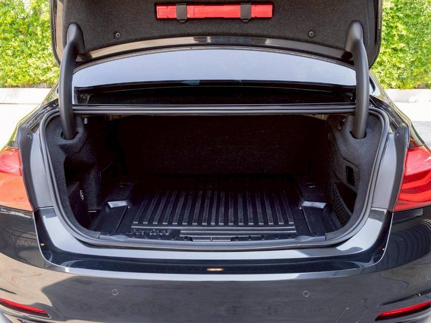 BMW 330e 2.0 Sport ปีจด 18 รูปที่ 10