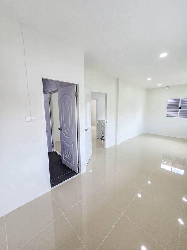หมู่บ้านบุรีรมย์ คู้บอน 41บ้านแฝด รีโนเวทเนื้อที่ 37 ตร.ว.ทำเลคนตามหา 20