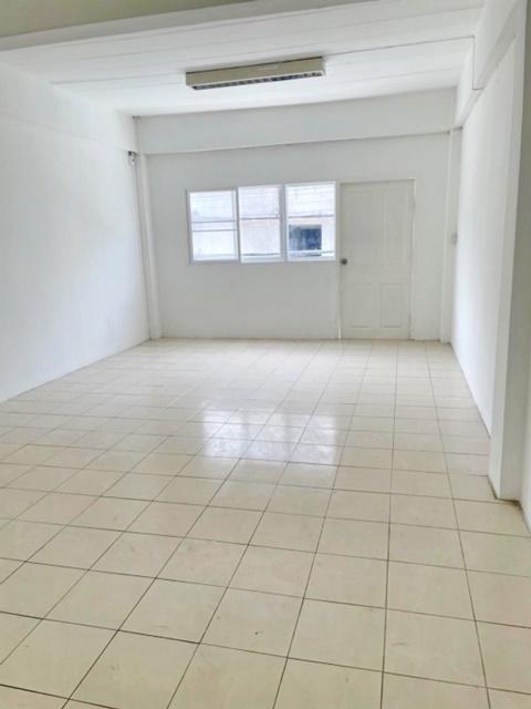 ใกล้เอสบี ดีไซน์สแควร์ รังสิต ฟิวเจอร์พาร์ค รังสิต 2.8 กม.อาคารพาณิชย์ 2 คูหา 4 ชั้น 6นอน 30ตร.ว. 450ตรม.เพียวเพลส รังสิ 3