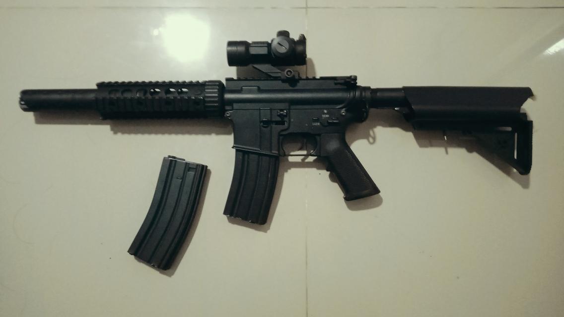 บีบีกัน (BB Gun) หรือ แอร์ซอฟต์กัน (Airsoft Gun) M4 ระบบไฟฟ้า ติดกล้อง งานช่างหรือตั้งโชว์นะครับ ใช้งานไม่ได้ เน้นรับมือ รัตนาธิเบศร์ 22
