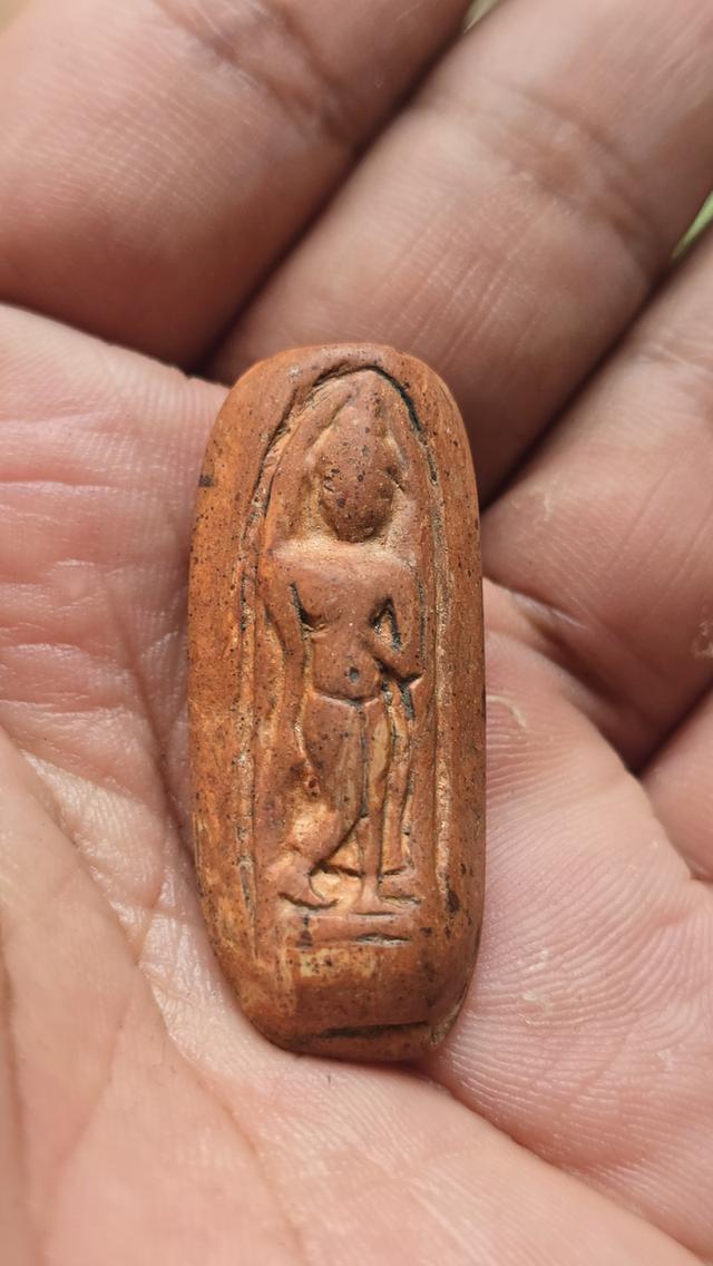 พระกำแพงลีลาเม็ดขนุน กรุลานทุ่งเศรษฐีกำแพงเพชร