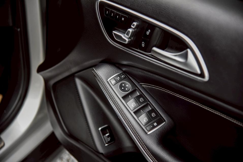 รหัสรถ CBL3555 Mercedes-Benz GLA200 1.6 Urban AT 2019 19