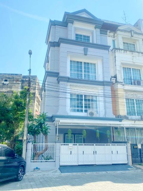 ซ.ลาซาล 40-42 ให้เช่าทาวน์โฮมสุดหรู 4 ชั้น หลังมุม 30ตร.วา. MRT ศรีลาซาล 1.5กม.ลาซาล อเวนิว 900 ม. แหล่งช้อปปิ้ง 1