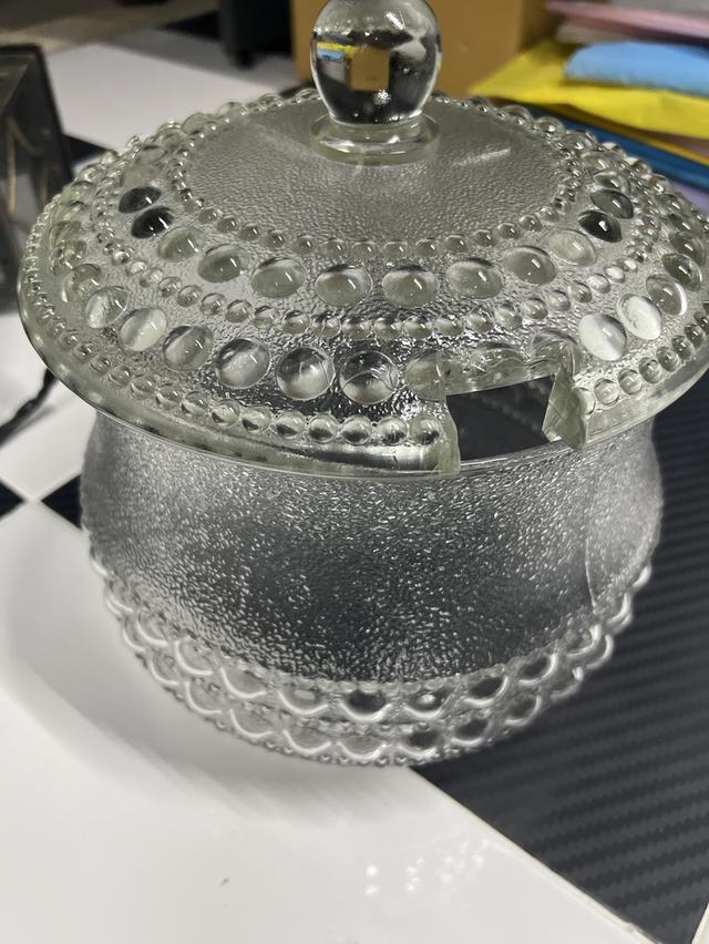 โถแก้วโถบอมโบเนียร์ (Bomboniere)