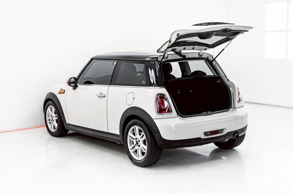 MINI COOPER 1.6 RHD SUNROOF (R56) 2011 8