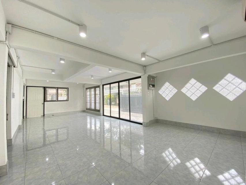 MHR243 ให้เช่าบ้านเดี่ยวหลังมุม ทำโฮมออฟฟิศจดทะเบียนบริษัทได้ ซอยลาดพร้าว 48 ทะลุออกสุทธิสาร-รัชดาภิเษกได้ จอดรถในบ้านได้มากถึง 7 คัน 9