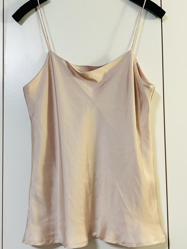 เสื้อสายเดี่ยว ผ้าซาติน