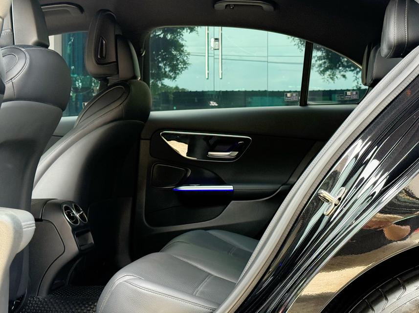 2023 BENZ C220D W206 รถมือเดียวออกป้ายแดง รถวิ่งน้อย เข้าศูนย์ทุกระยะ ไม่เคยมีอุบัติเหตุ วารันตียังเหลืออีกนานครับ 14