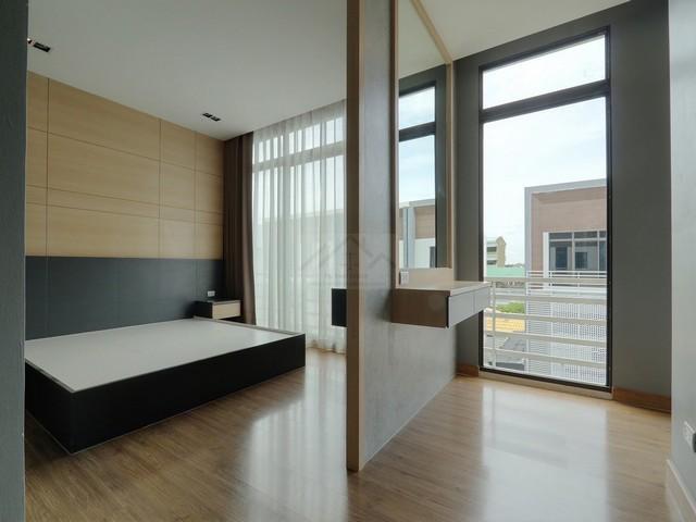 ด่วน ราคา สุดคุ้ม ขายโฮมออฟฟิศ สไตล์โมเดิร์น 4 ชั้น DISTRICT ดิสทริค เอกมัย รามอินทรา 40 ปรับลดราคา 15