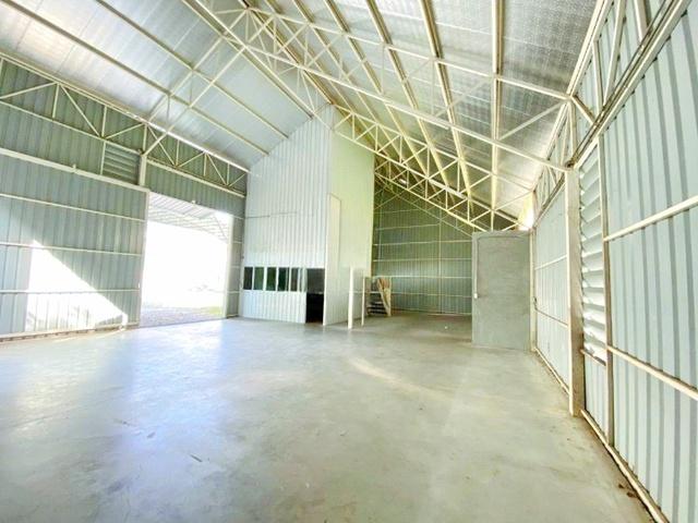 ให้เช่าโกดัง รถคอนเทนเนอร์ 20 ฟุต รร.นานาชาติ KIS 2.8 กม. สภาพใหม่พร้อมออฟฟิศ 66 ตร.วา. 265 ตร.ม. ลาดพร้าว85-95 MRT มหาด 2