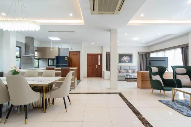 Pool Villa ให้เช่าคฤหาสน์หรู 3 ชั้น 6นอน พระราม9 Motorway ใกล้ม.นานาชาติแสตมฟอร์ด 240 ม. 6 น้ำ เฟอร์ เครื่องใช้ไฟฟ้าครบ 6