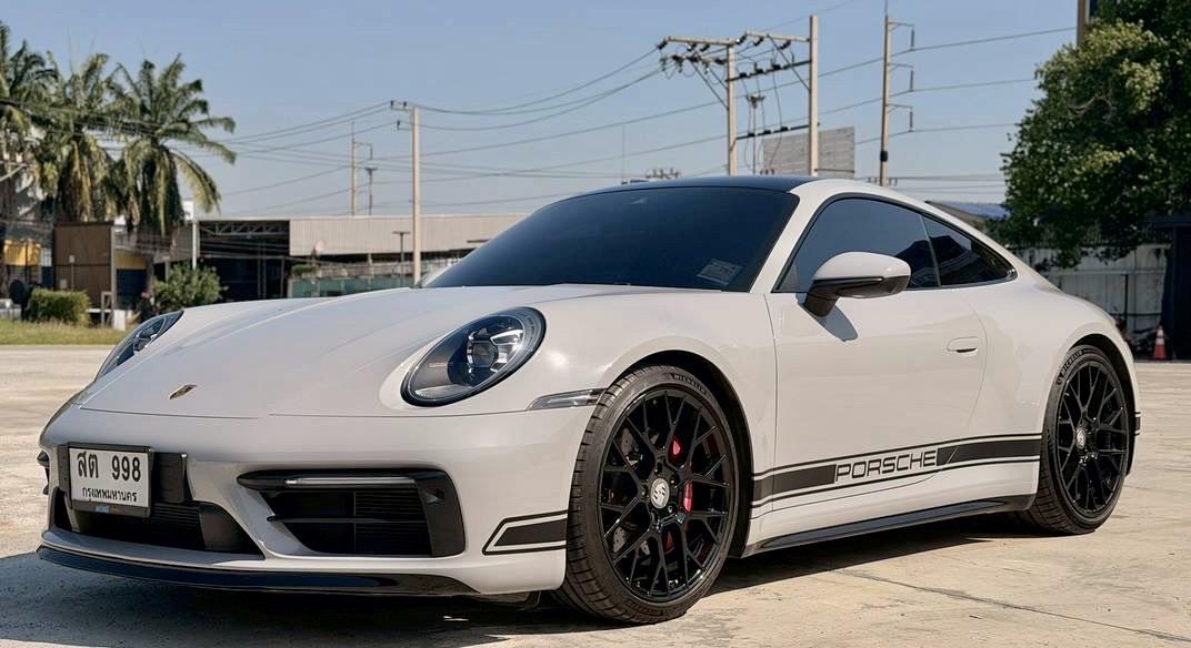 Porsche 911 Carrera S (992)