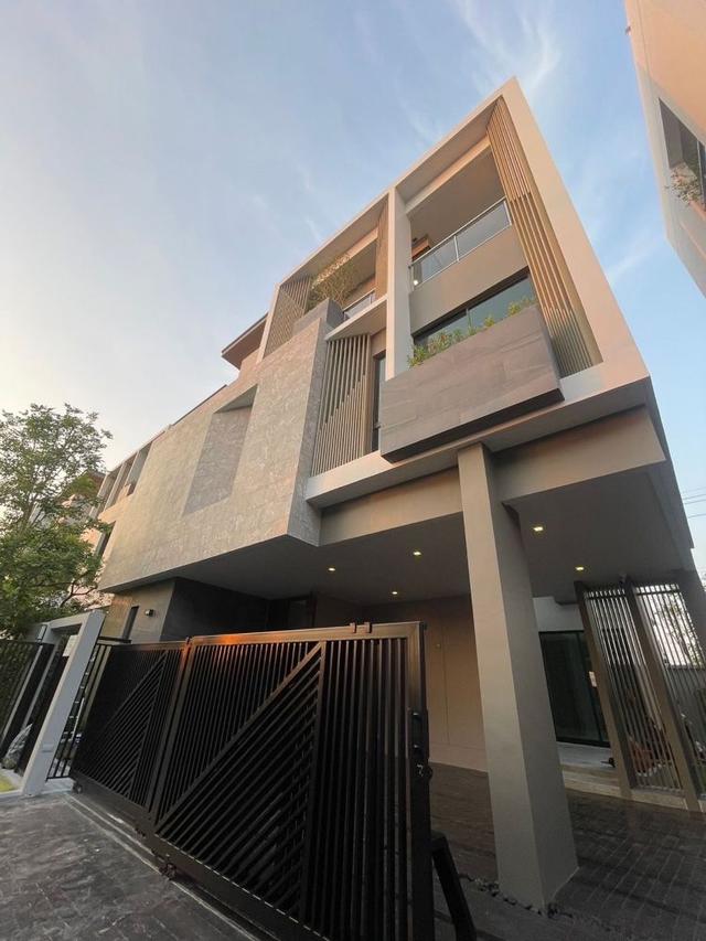 ขายหรือให้เช่าบ้านหรู 3 ชั้น The Gentry Cultivar Rama 9 ย่านกรุงเทพกรีฑา  ติดทางด่วน ใกล้ MRT สายสีส้ม ใกล้สนามบิน เพียง 5 นาที 1