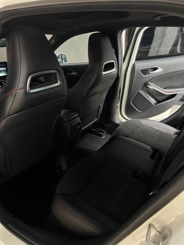 Benz GLA250 AMG 10