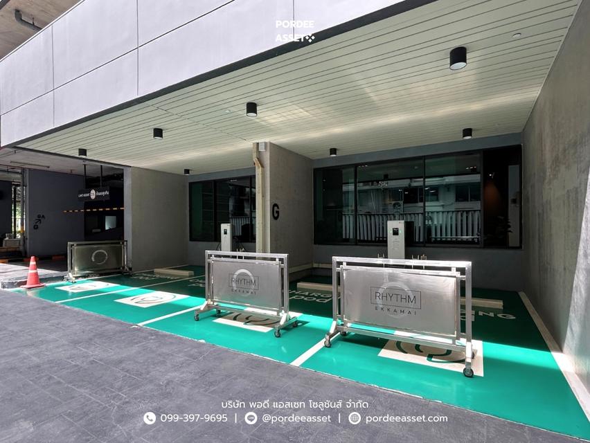 คอนโดหรู Rhythm Ekkamai - ริธึ่ม เอกมัย (ขนาด 34.43 ตร.ม.) ซอยสุขุมวิท63 ใกล้รถไฟฟ้า BTS สถานีเอกมัย เพียง 300 ม. ห้องสวยพร้อมอยู่ เฟอร์นิเจอร์ครบ 18