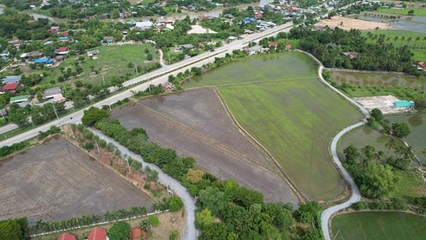 ด่วนที่สุด! ที่ดินทำเลทอง แบบนี้หาไม่ได้ง่ายๆ อ.ศรีประจันต์ จ.สุพรรณบุรี เนื้อที่ 5 ไร่ 2 งาน 93.6 ตร.ว. โทร 0614144465 4