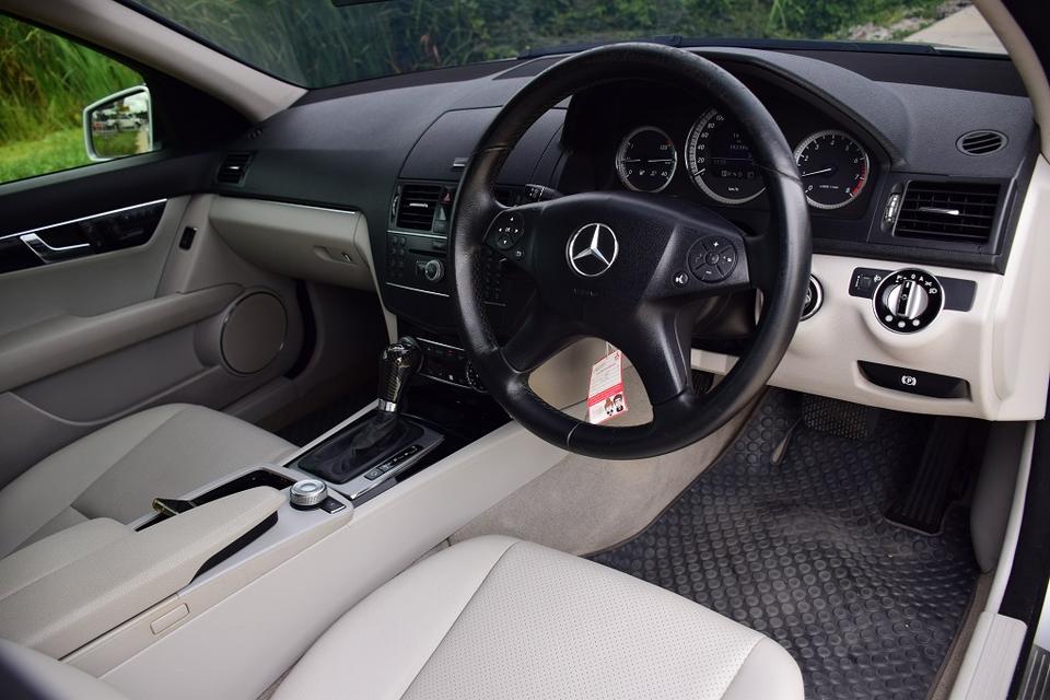 ขายเพียง 268000บาท BENZ C200 คอมเพลสเซอร์ แอร์จอ พ.มัลติ ขับดีมาก เบาะหนังไฟฟ้าเมเมโมรี่ 3จุด ภายในใหม่กิ๊ฟ เอกสารครบพร้อมโอน โทร0957401229 ไอดีไลUTBP 8
