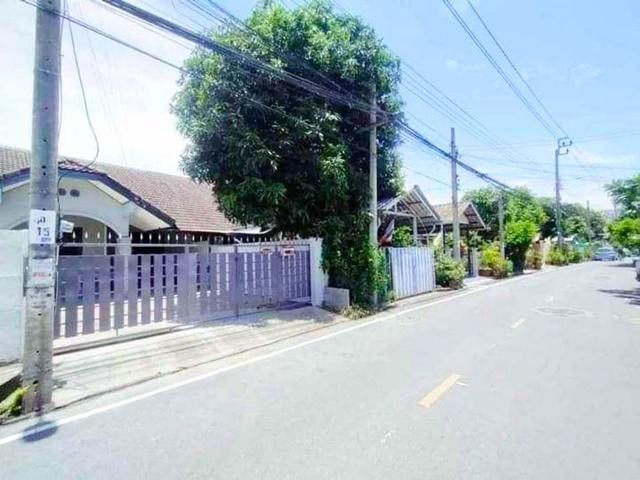 ถนนบางกรวย ไทรน้อย 100 ม. ถนนราชพฤกษ์ 3 กม. เซ็นทรัลเกตเกต 3 กม. MRT คลองบางไผ่ 3 กม. บ้านชั้นเดียวให้เช่า 3 นอน 2 น้ำ 2 6