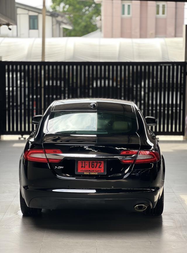 Jaguar XF 2.2D 11