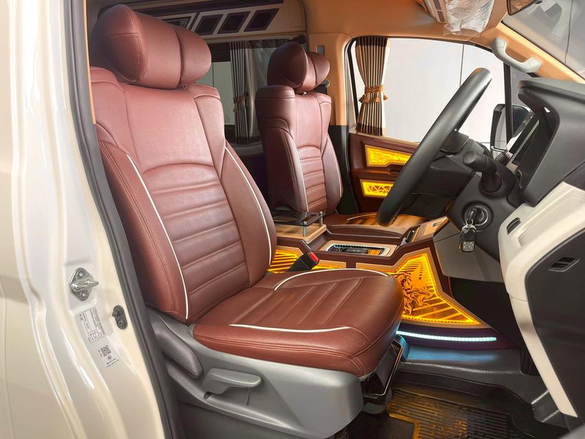 Toyota Commuter 2.8 ปี24 11