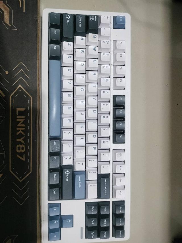 คีย์บอร์ด ไร้สาย ELEC FOX LINKY87 ซึ่งเป็น Mechanical Keyboard ขนาด TKL (Tenkeyless) 87 ใช้ไม่ถึง 2 เดือน ใหม่มากขาย 950 รวมส่ง นัดรับบางนา บางพลี