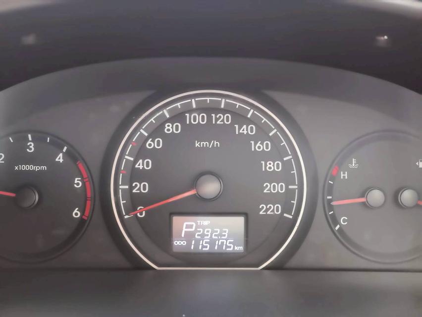 Hyundai H1 2.5Elite ปี18 7