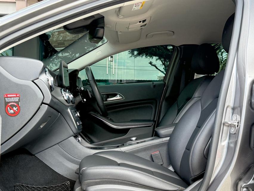2019 BENZ GLA200 FACELIFT รถมือเดียวออกป้ายแดง รถวิ่งน้อย เข้าศูนย์ตามระยะ รถไม่เคยมีอุบัติเหตุครับ รูปที่ 13