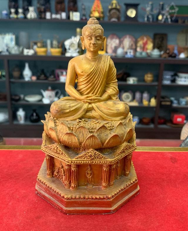 พระพุทธรูปเนื้อเรซิน
