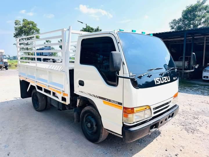 รถบรรทุก 6 ล้อ ISUZU NKR 88HP