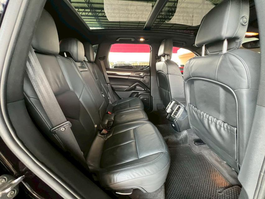 ปี 2010 PORSCHE CAYENNE , 3.0 HYBRIDโฉม CAYENNE สีดำ เกียร์ออโต้ เบนซิน+ไฮบริด 8