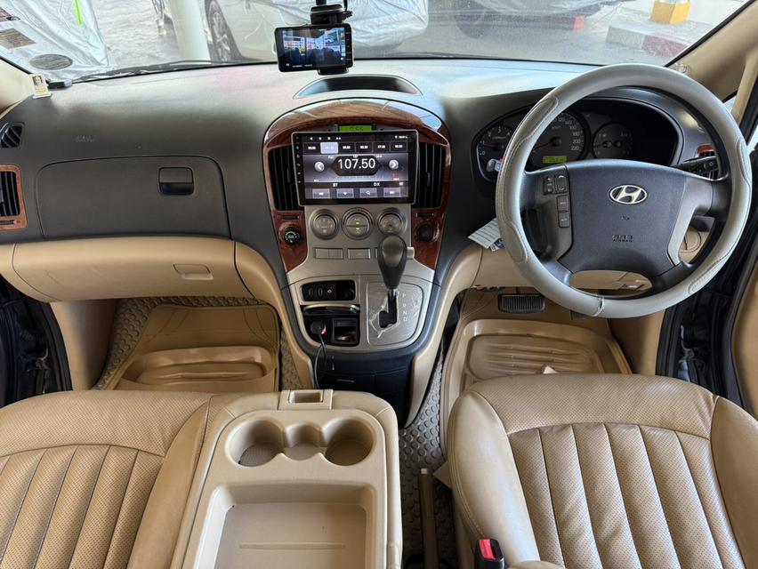 🚐 2011 HYUNDAI H1, DELUXE  รุ่น TOP สุด สีเทา ออโต้ รูปที่ 17