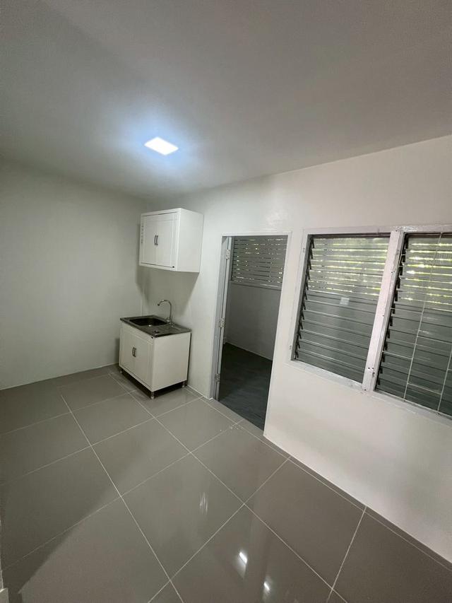 ขายทาวน์เฮาส์ 2 ชั้น เนื้อที่ 18 ตรว. ถนนเมน หมู่บ้านพนาสนธิ์ 6 ถนนนิมิตใหม่ 7 แขวงมีนบุรี เขตมีนบุรี กรุงเทพมหานคร  6