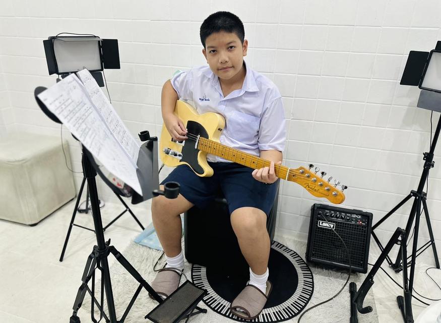 รับสอนกีตาร์ทุกประเภท ที่ Fin Music School 14