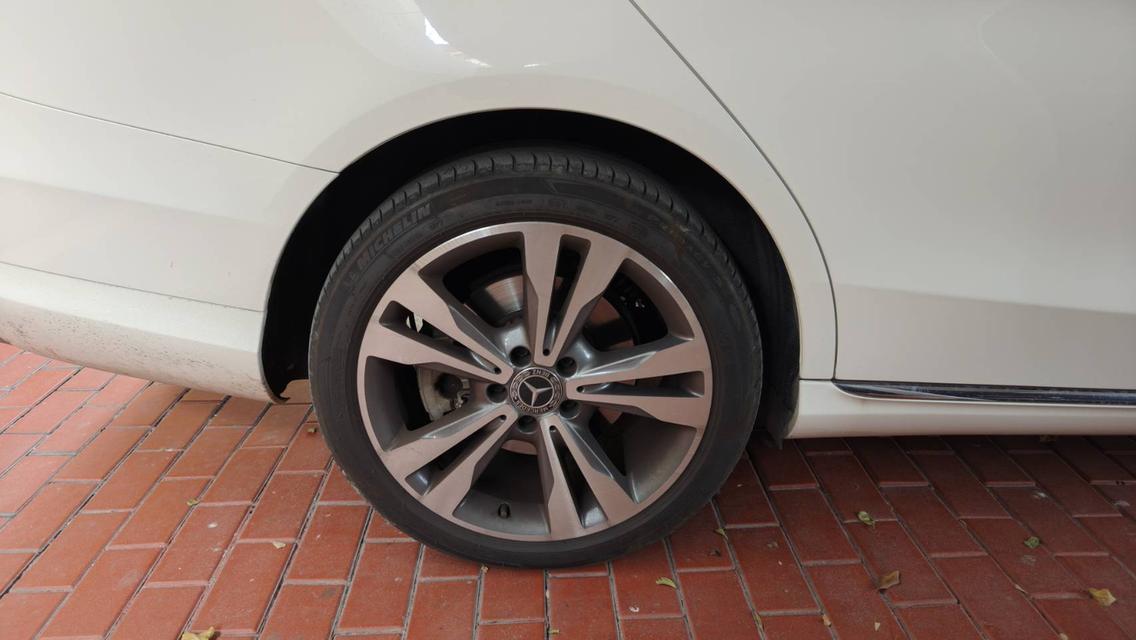 Mercedes-Benz C350e ปี 2017 7