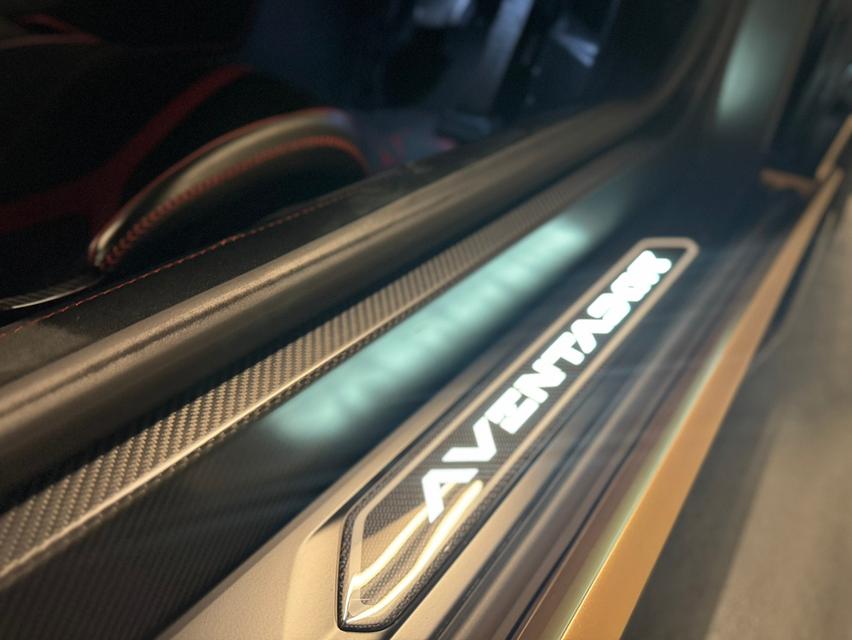 Lamborghini Aventardor SVJ Roadster รูปที่ 13